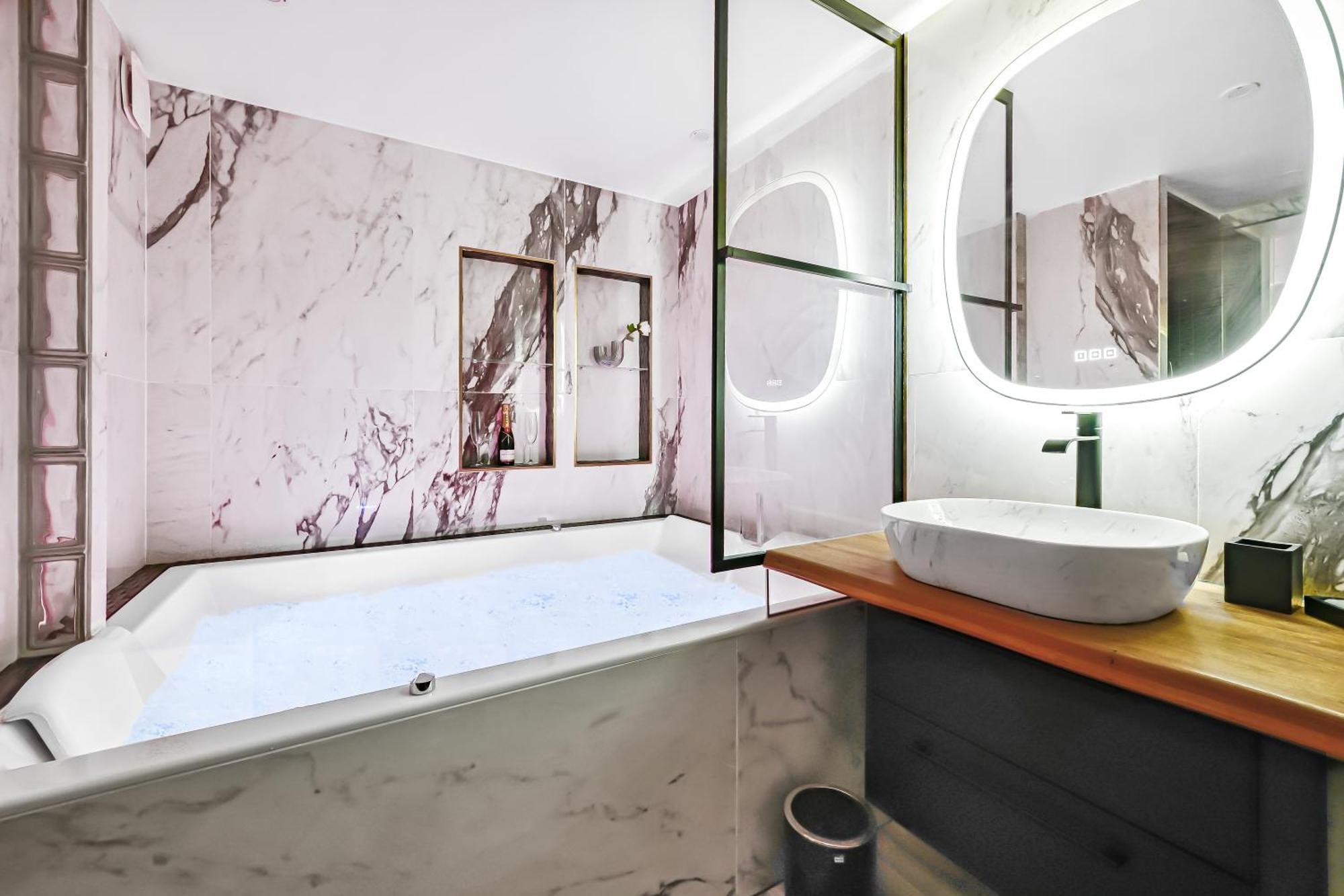 Appartement La Reverie - - Jacuzzi Pro Parijs