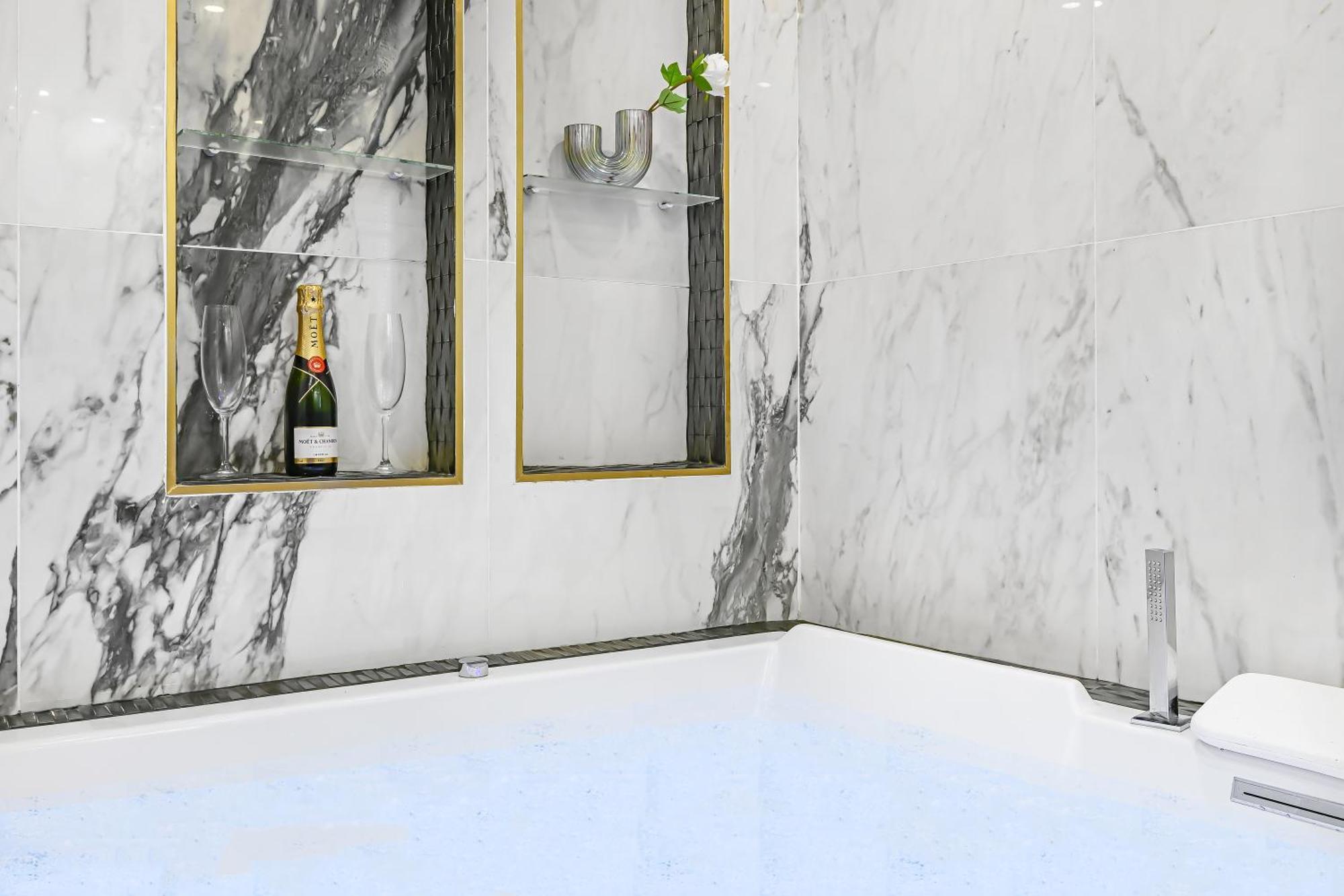 La Reverie - - Jacuzzi Pro * Parijs